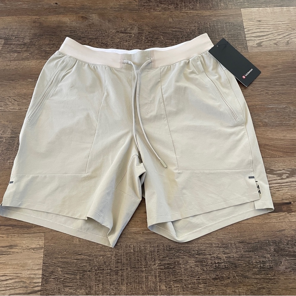 Lululemon license to train Men's 7” Shorts New L
